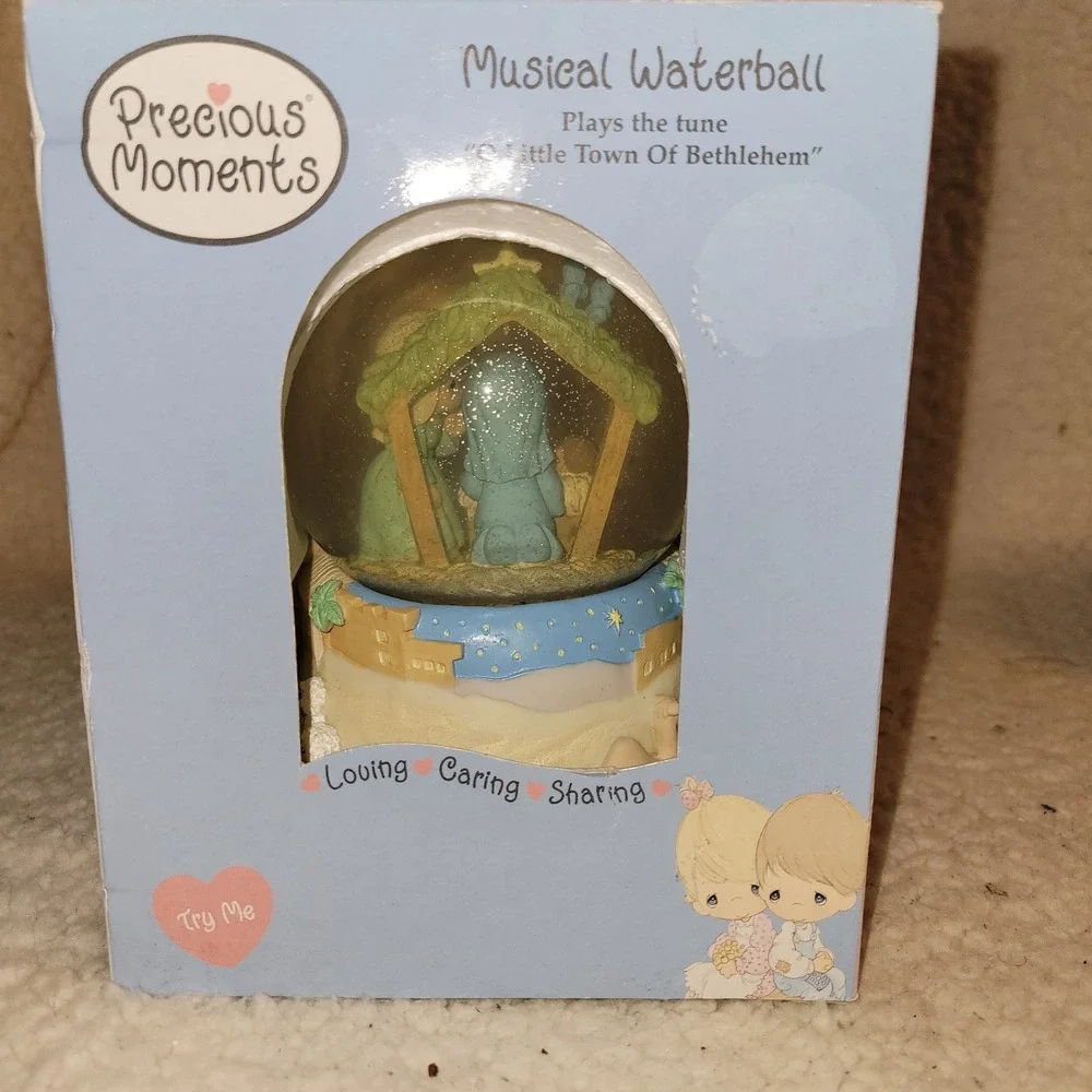 Friendly)Precious Moments Musical Waterball Nativity 